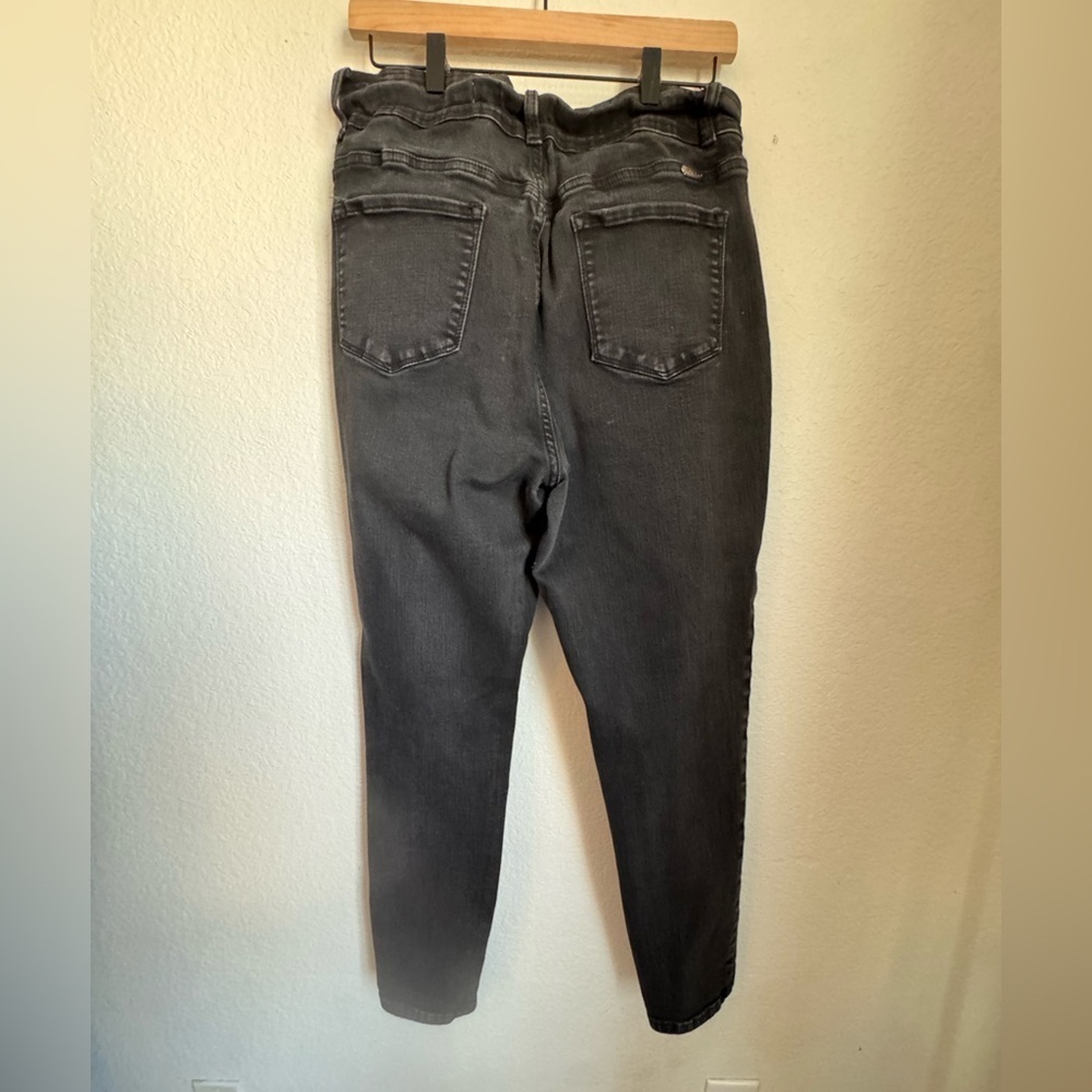 Kancan Signature Button Up Curvy Jeans - Picture 2 of 8